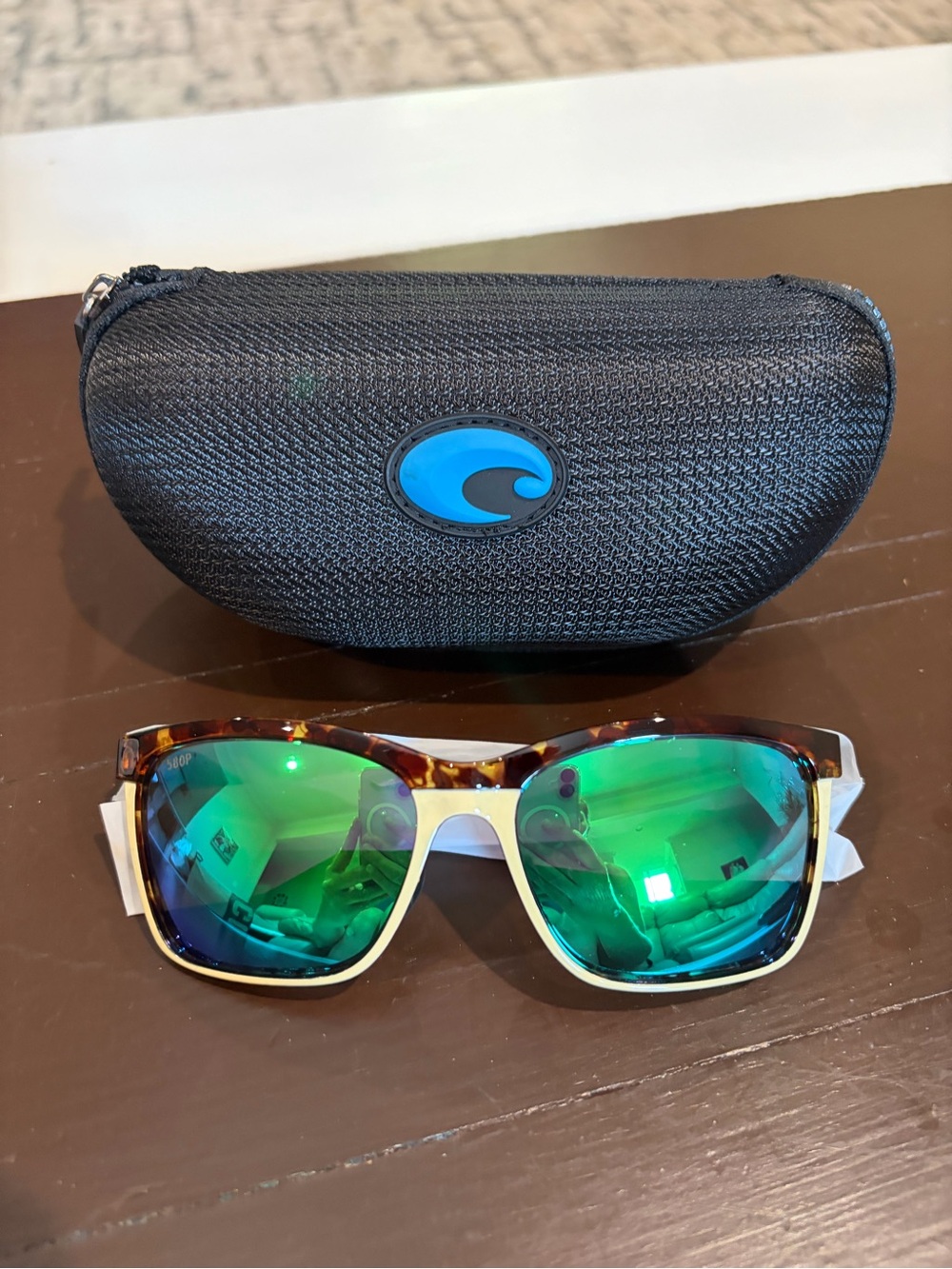 Costa Men’s Sunglasses with Tortoiseshell Frame and Green Mirrored Lenses
